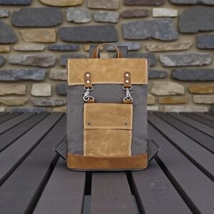 TSD Brand Hillside Unisex Adult Adjustable Straps Backpack